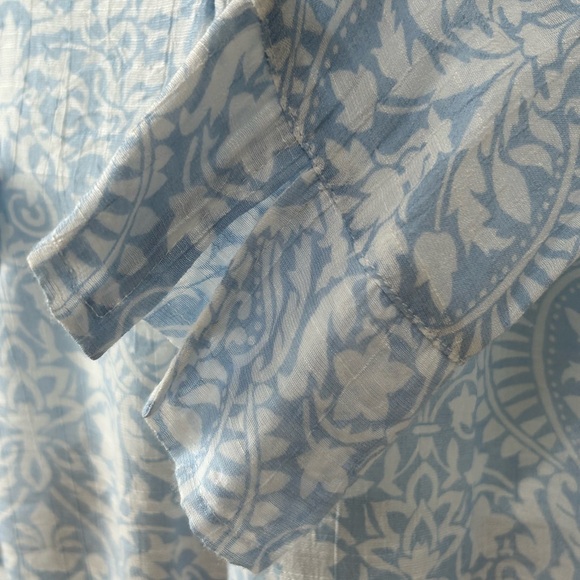 Fred David floral V NeckBlouse Top with 3 Button front pull over. - Picture 7 of 8